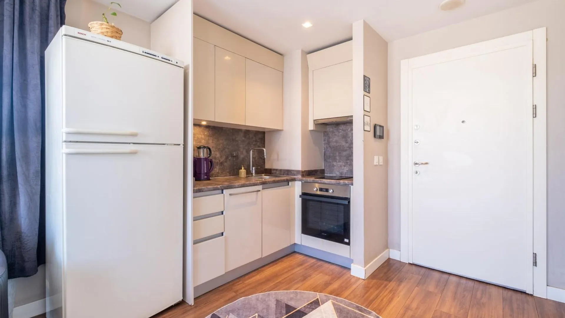 The Riyal Istanbul Apartment 0*,