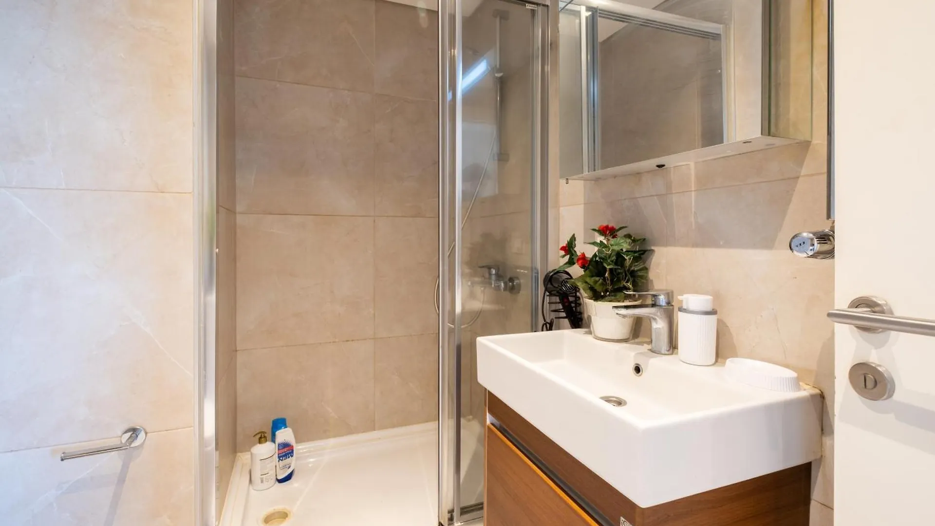 The Riyal Istanbul Apartment